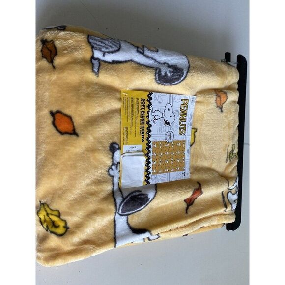 PEANUTS SNOOPY Plush Velvet Soft THROW Blanket Twin 50”x70” Autumn Fall Leaves - Picture 6 of 11